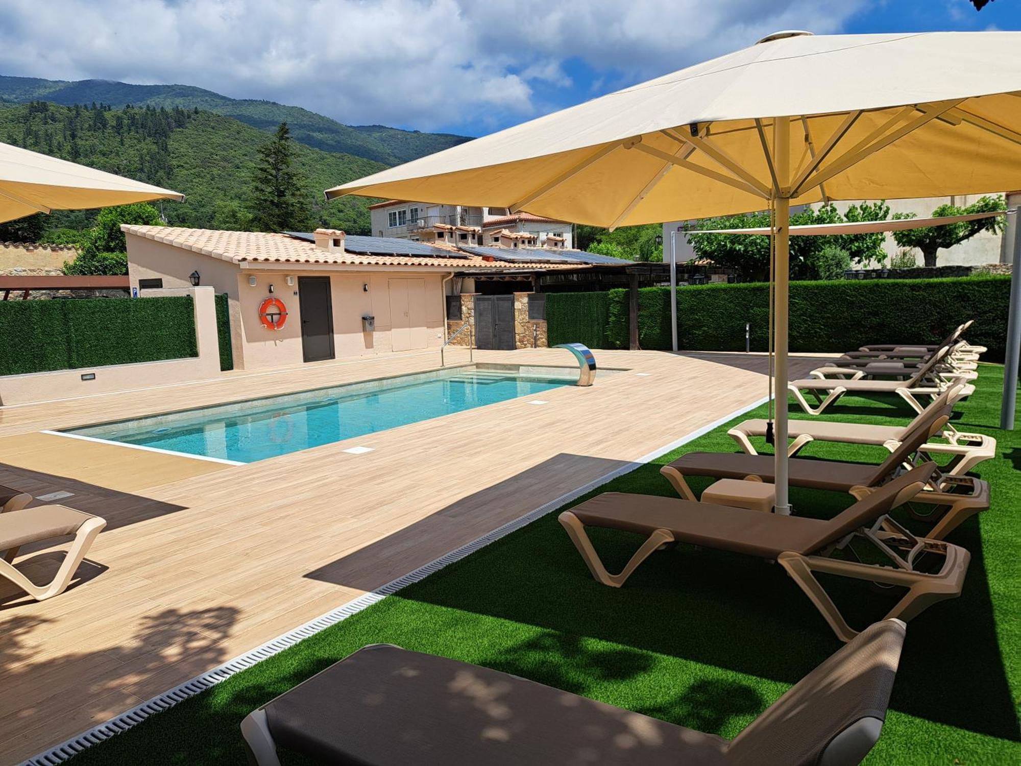 Hotel-Restaurante La Quadra Macanet De Cabrenys Luaran gambar